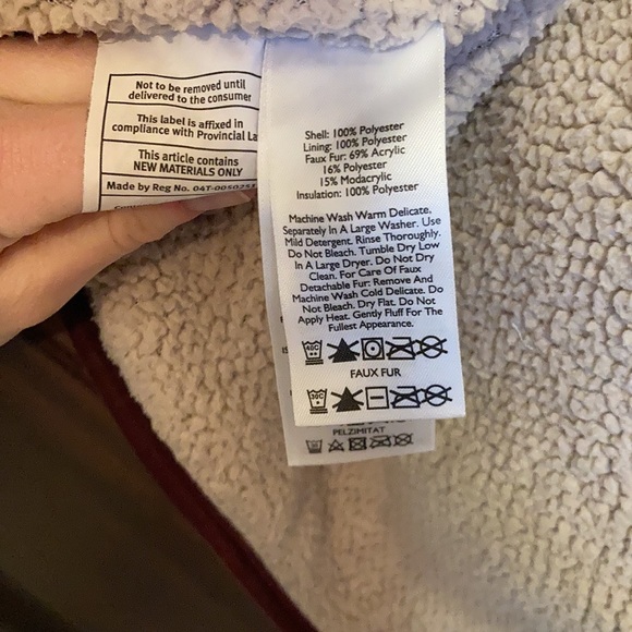 Eddie Bauer Vest quilted sherpa lined with hood - Picture 9 of 16